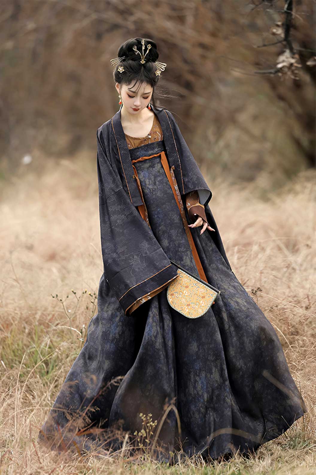 Tang Dynasty Black Hanfu Dress with Qi Xiong Ru Skirt and Famen Temple Inspired  - chanyi 禅意