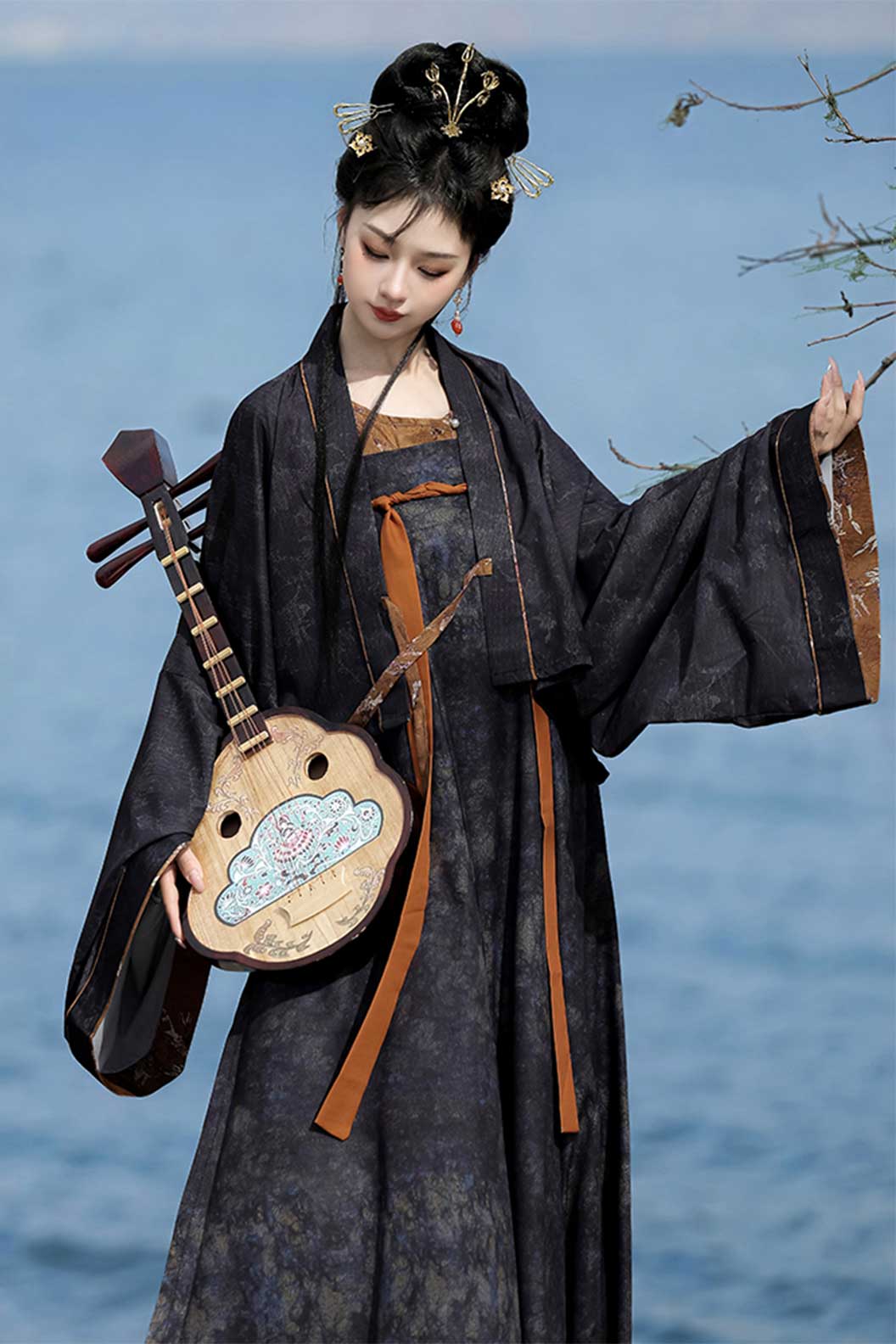 Tang Dynasty Black Hanfu Dress with Qi Xiong Ru Skirt and Famen Temple Inspired  - chanyi 禅意