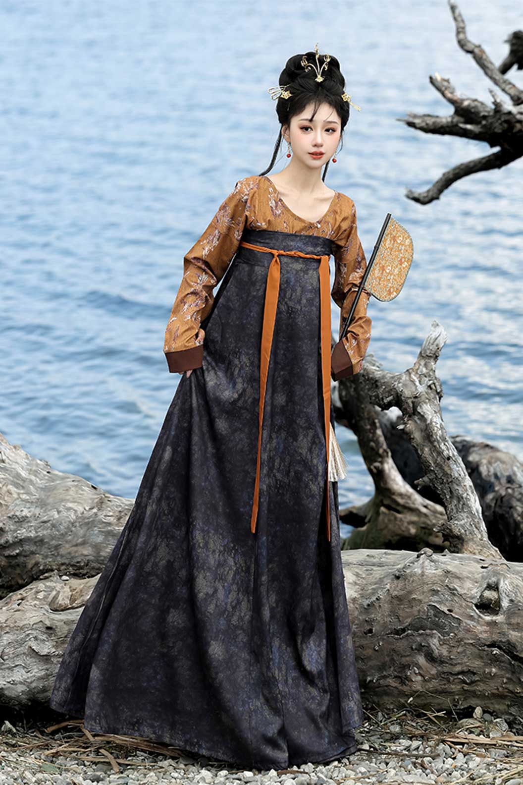 Tang Dynasty Black Hanfu Dress with Qi Xiong Ru Skirt and Famen Temple Inspired  - chanyi 禅意