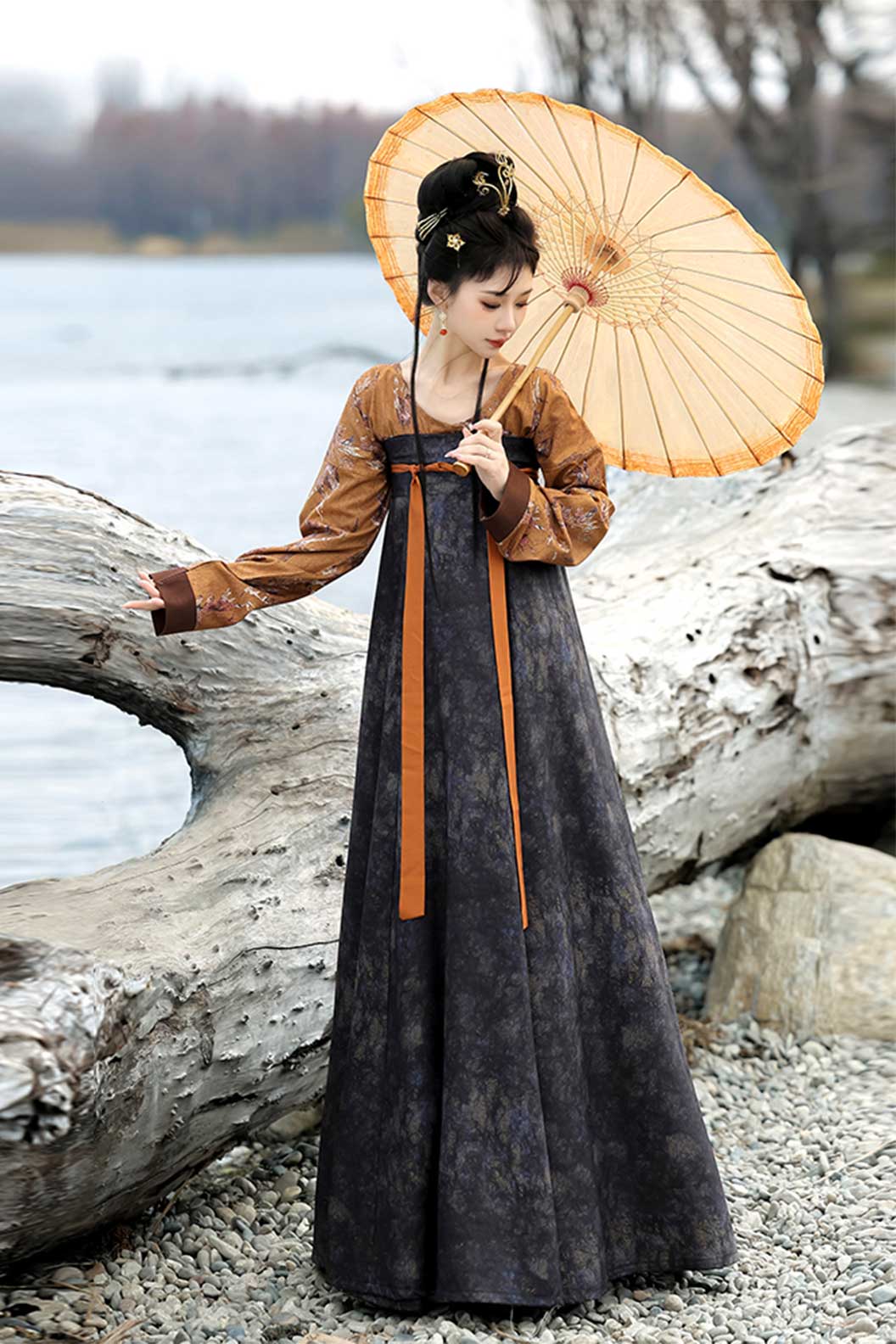 Tang Dynasty Black Hanfu Dress with Qi Xiong Ru Skirt and Famen Temple Inspired  - chanyi 禅意