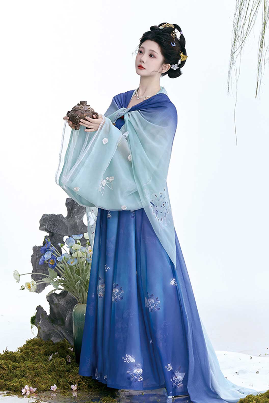 Song Dynasty Blue Hanfu Dress with Embroidered Double Cloak and Pleated Skirt - yuanshandai 远山黛