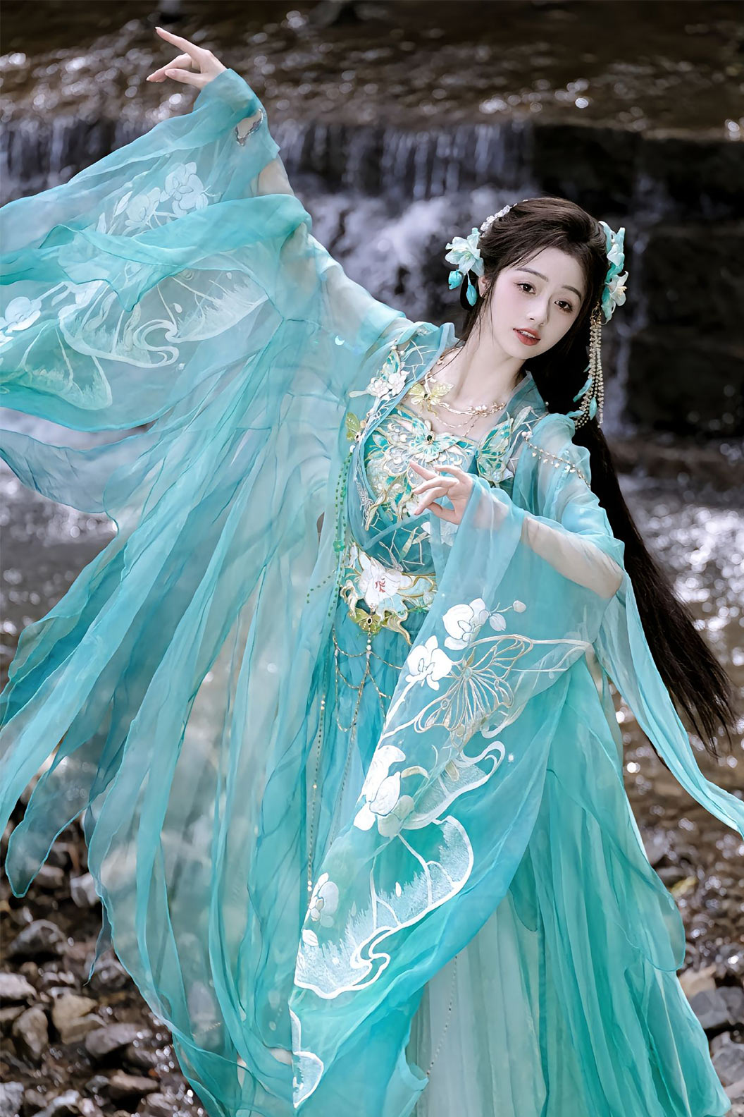 Tang Dynasty Green Hanfu Dress Heavy Butterfly Embroidery Hezi Skirt - shene 神蛾