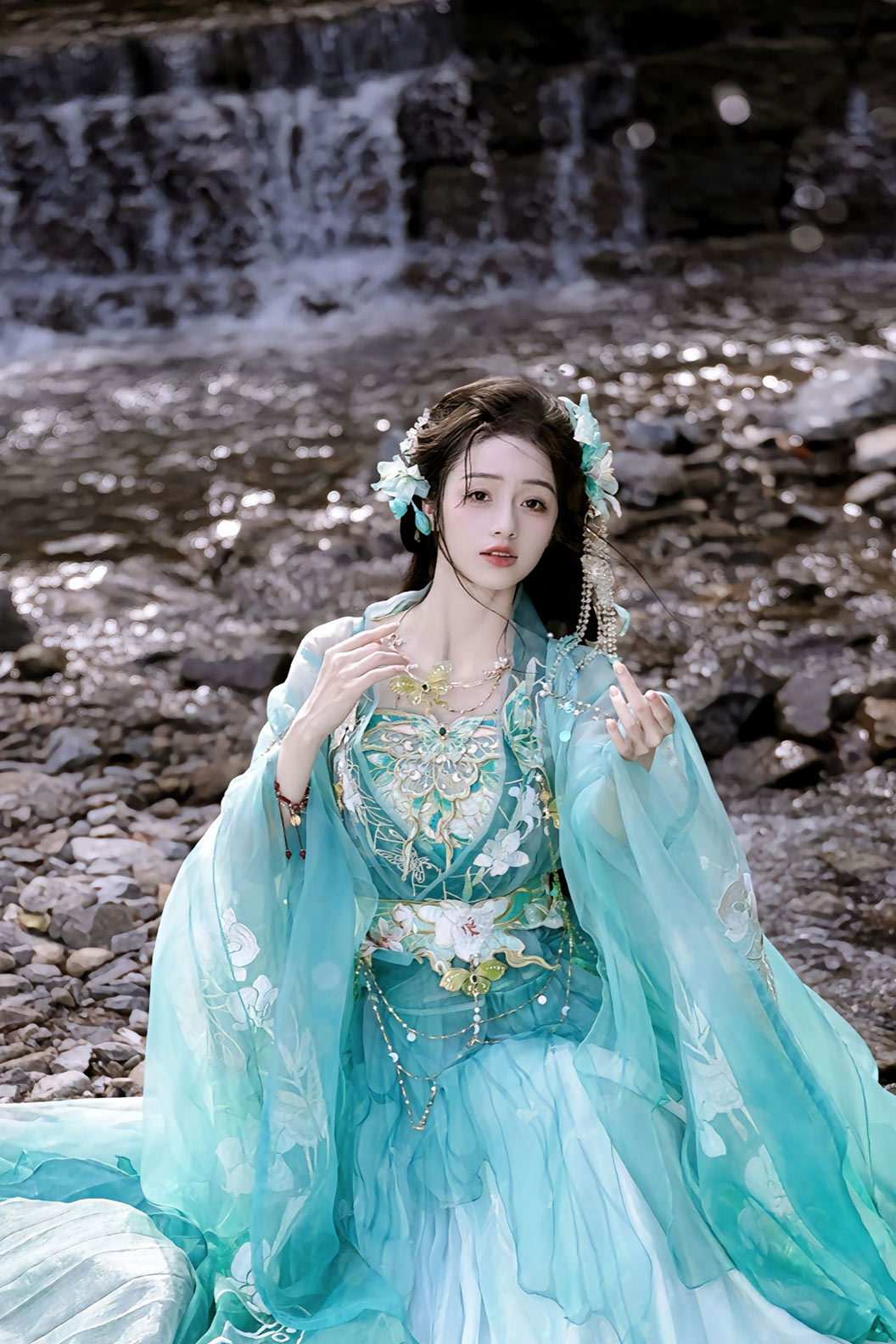 Tang Dynasty Green Hanfu Dress Heavy Butterfly Embroidery Hezi Skirt - shene 神蛾