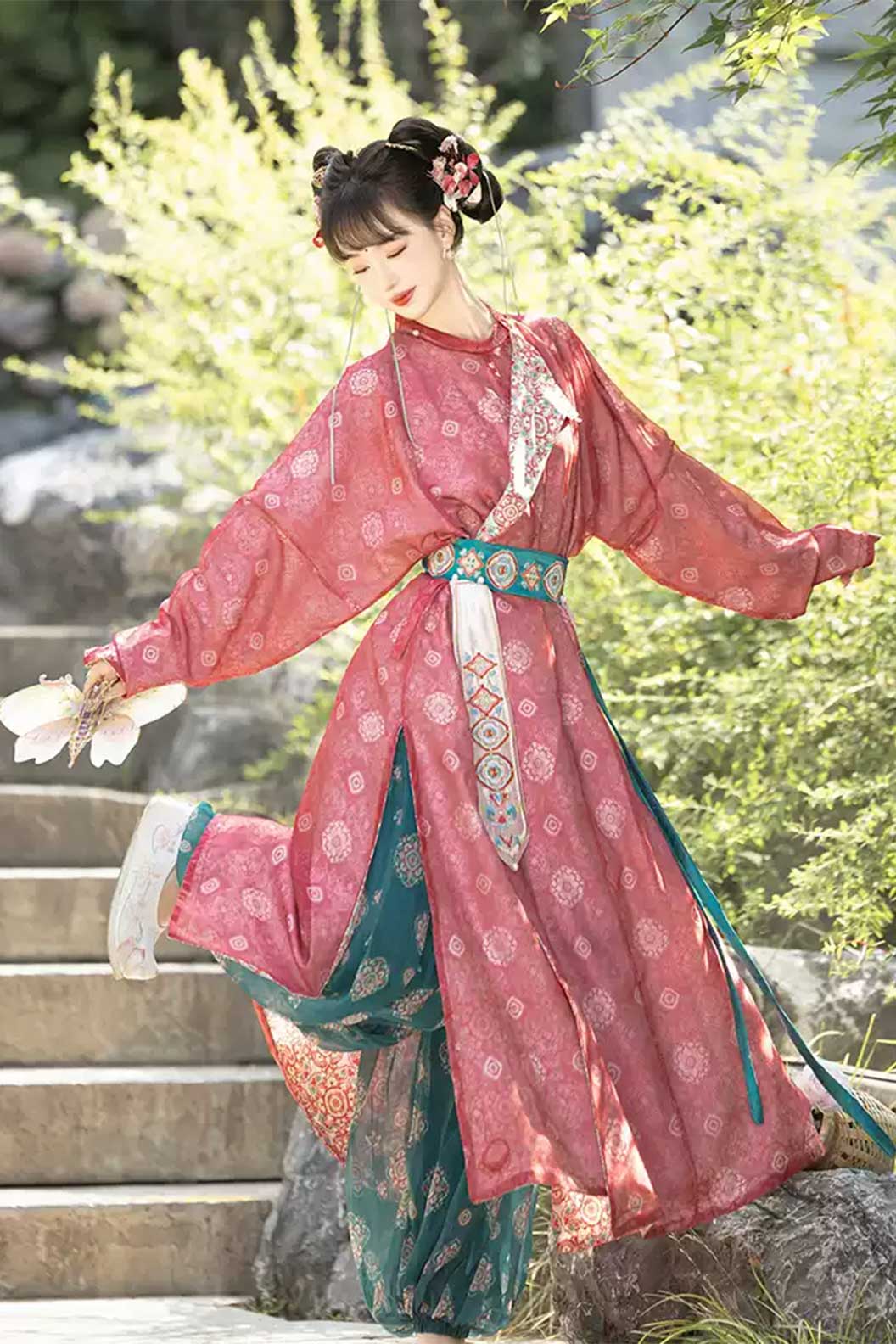 Tang dynasty hanfu embroidered round collar robe with lantern pants- suiyinjiliang 碎银几两
