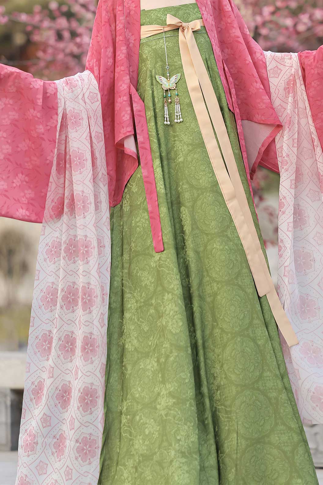 Tang dynasty hanfu outer robe with high waisted pleated skirt for famensi - taohuazhi 桃花枝