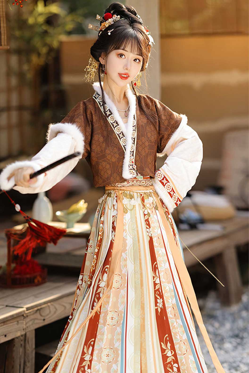Tang Dynasty Hanfu Pleated Skirt with banbi for winter - suiyueyan 秋岁宴