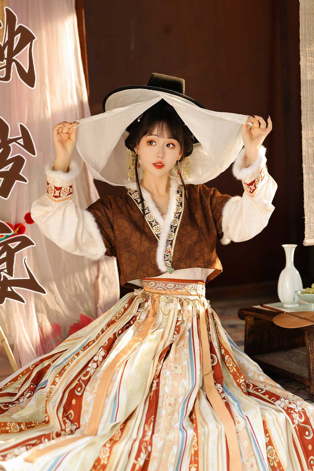 Tang Dynasty Hanfu Pleated Skirt with banbi for winter - suiyueyan 秋岁宴