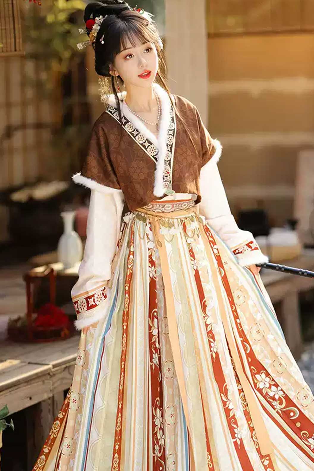 Tang Dynasty Hanfu Pleated Skirt with banbi for winter - suiyueyan 秋岁宴