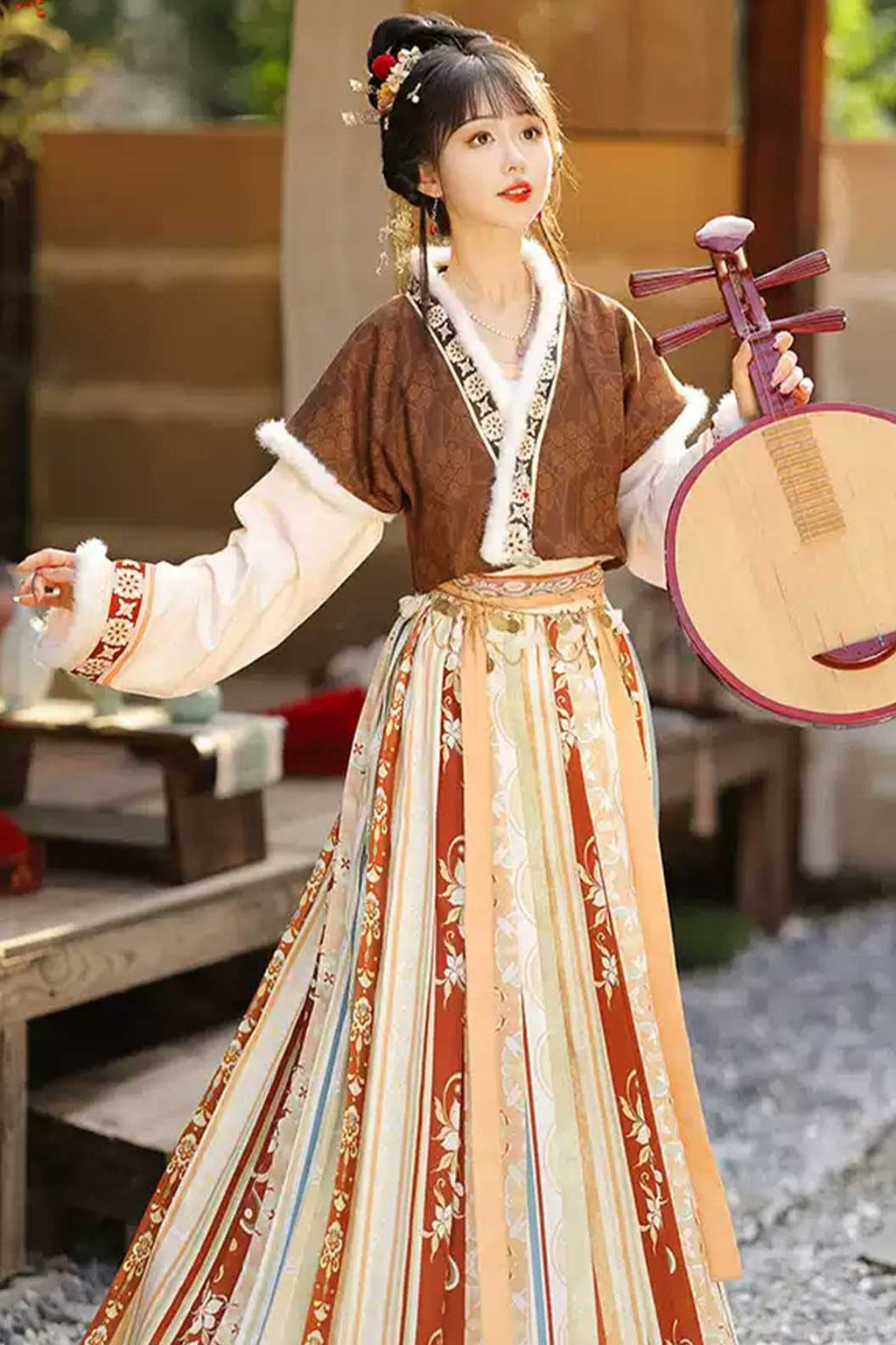 Tang Dynasty Hanfu Pleated Skirt with banbi for winter - suiyueyan 秋岁宴