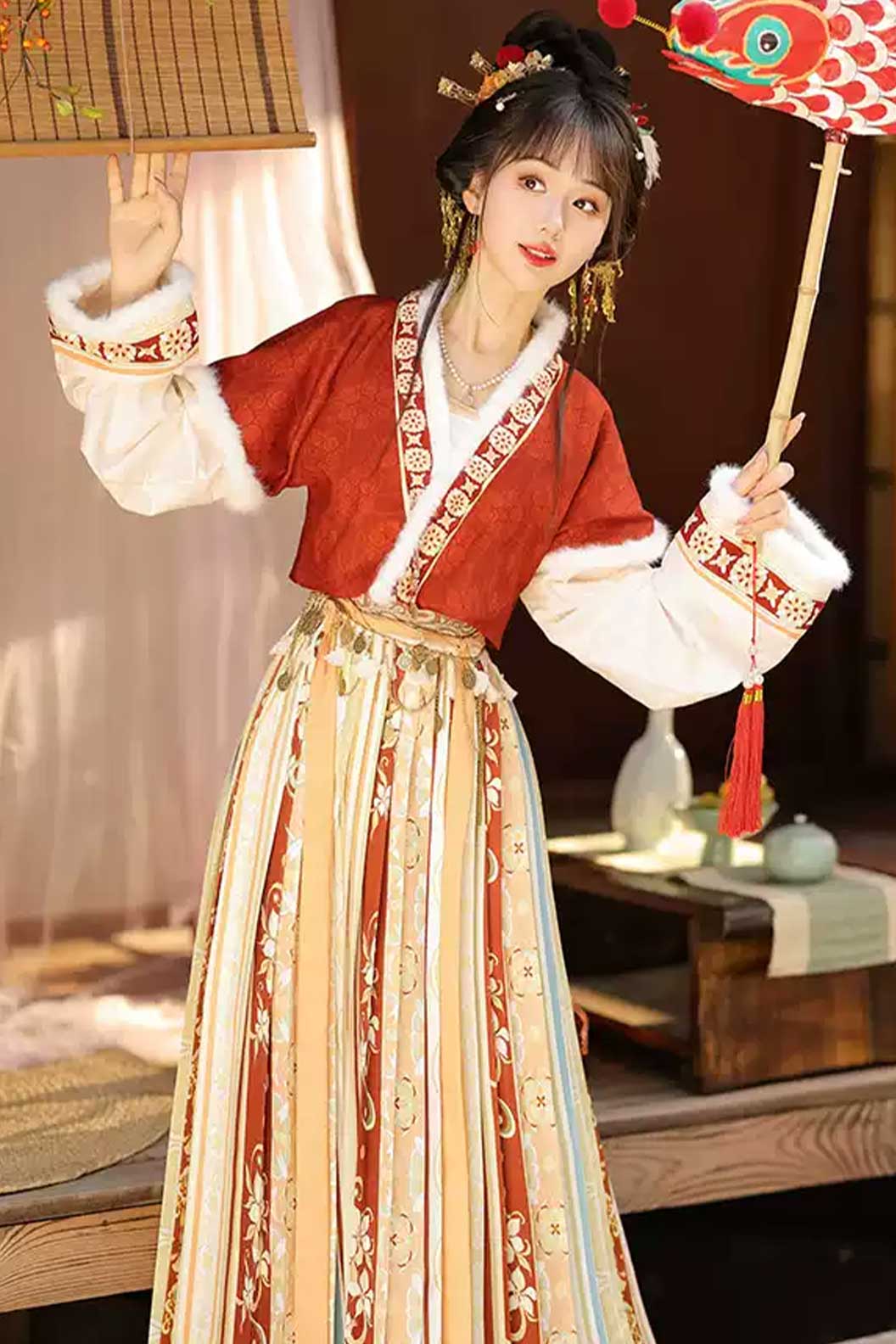 Tang Dynasty Hanfu Pleated Skirt with banbi for winter - suiyueyan 秋岁宴