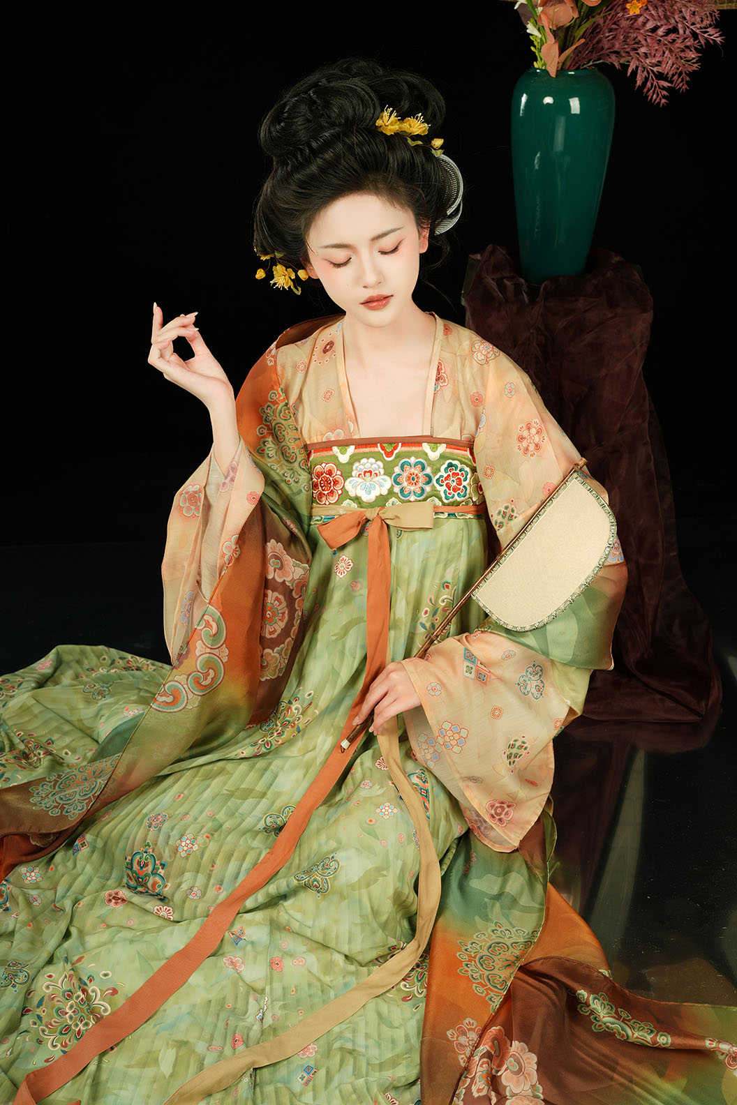 Tang dynasty hanfu with high-waisted ruqun hanfu dress for dunhuang - changqing 长卿