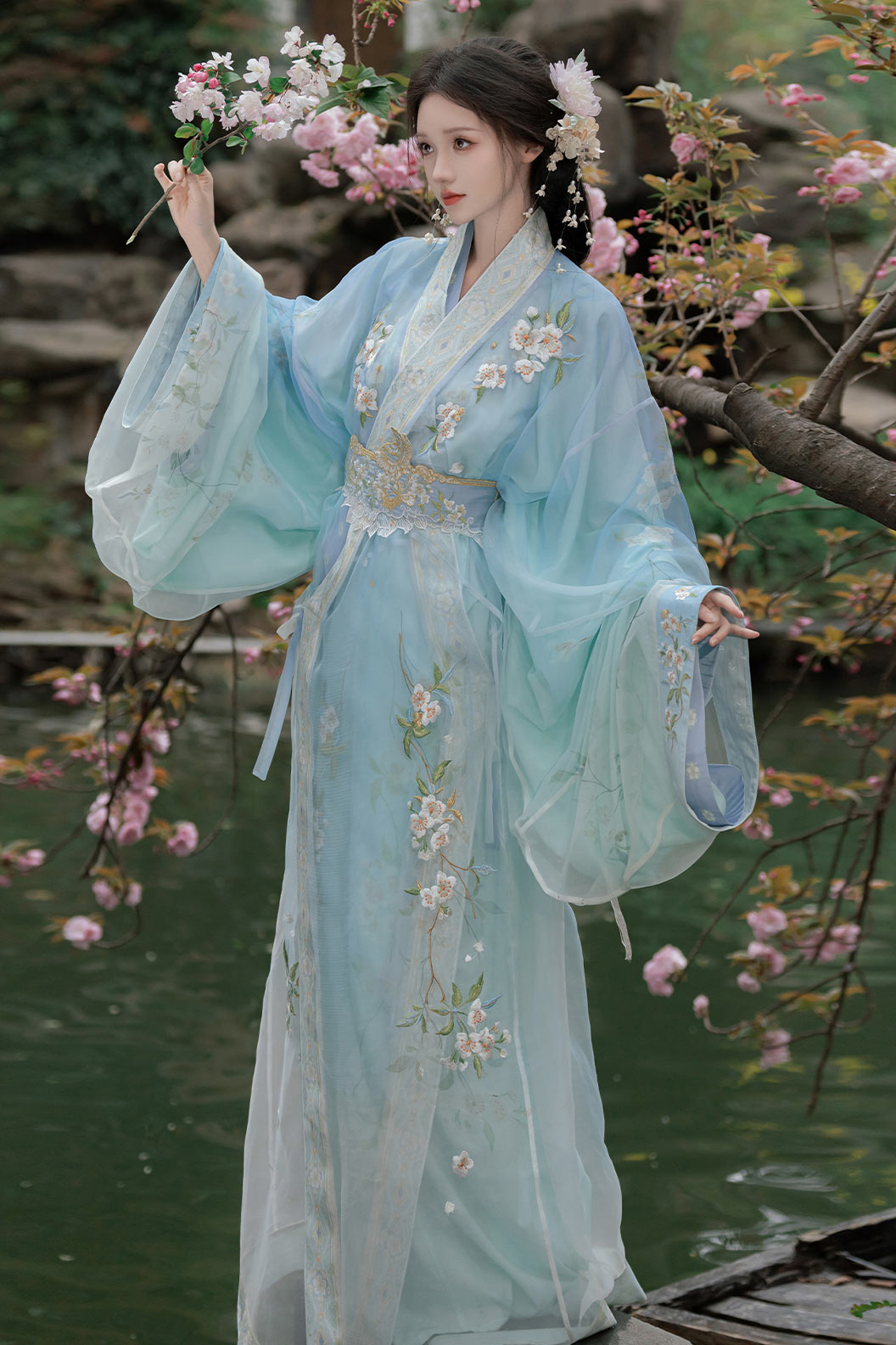 Warring States Robe Blue Jacquard Embroidery Zhiju Hanfu- lihuayueming 梨花月明